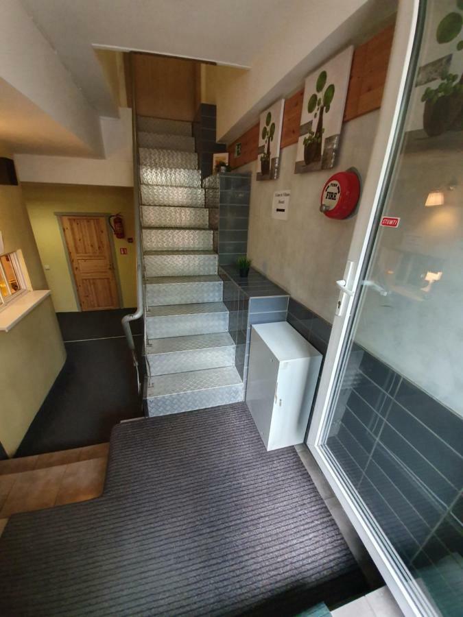Come To Vilnius Hostel Self Check In Bagian luar foto